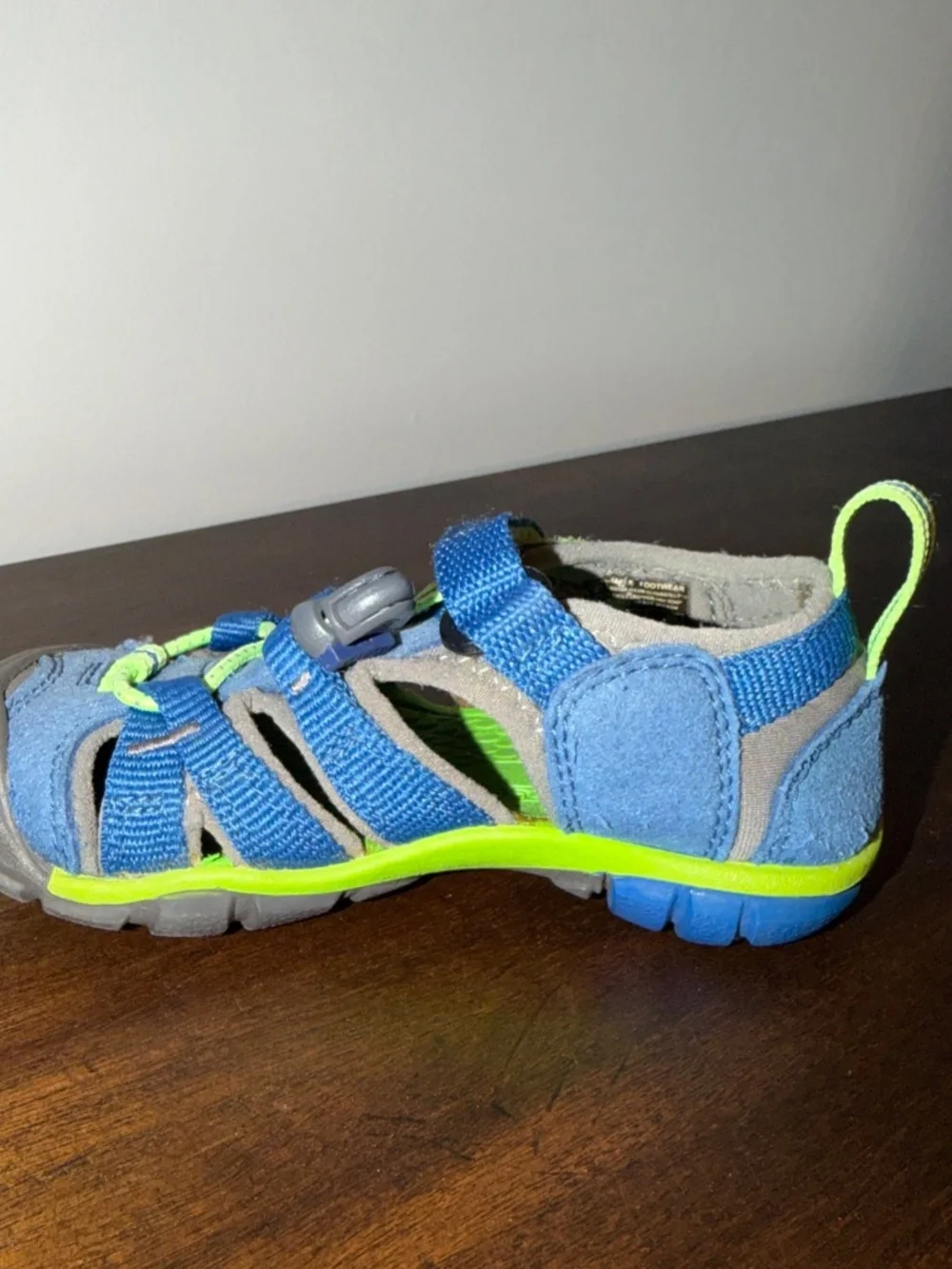 Keen Rubber Toe Newport Hiking Walking Sandals Size 9 Blue Green Waterproof
